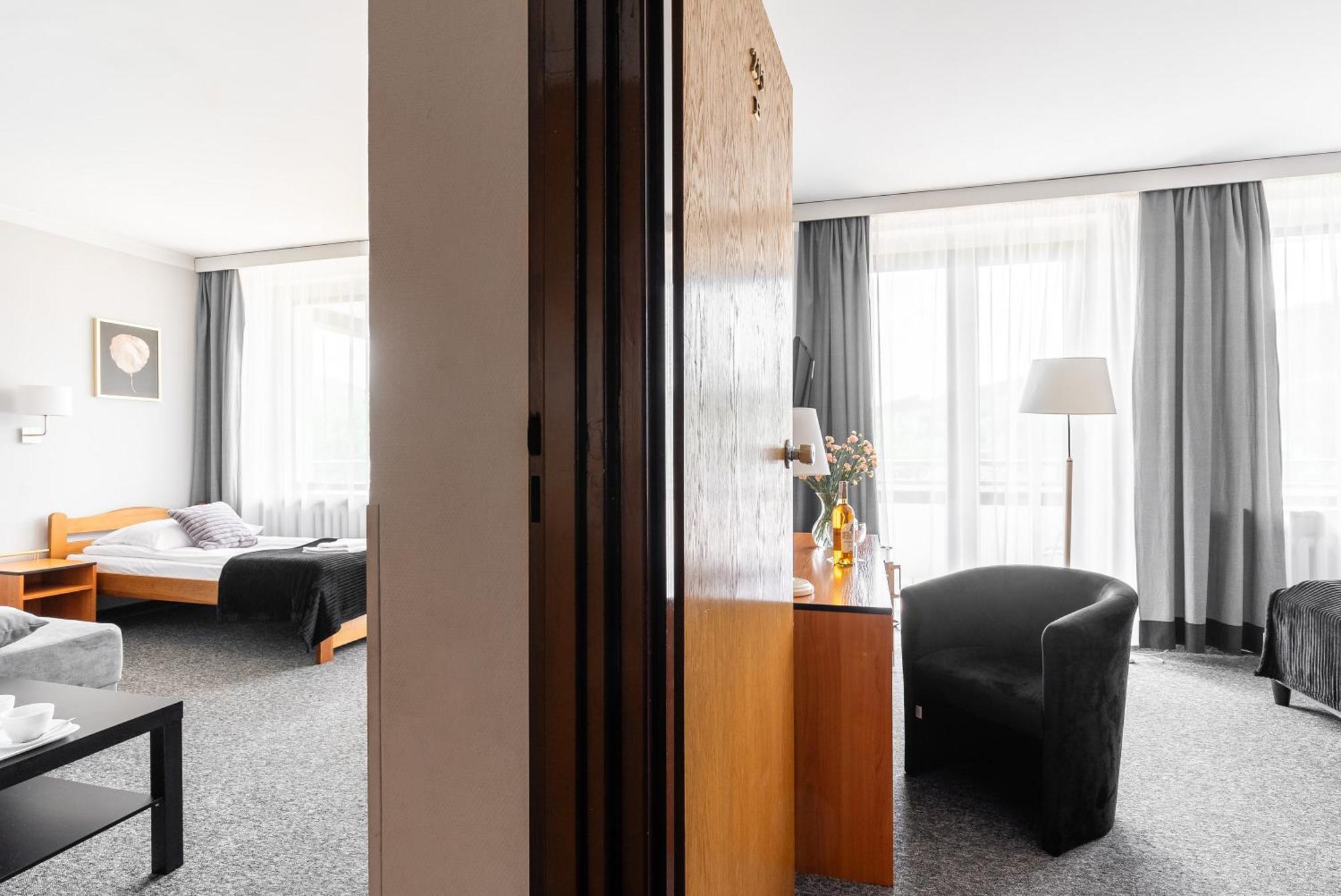 Hotel Helios 300M Od Krupowek Nowy Basen Od 12 Lipca ซาโกปาเน ภายนอก รูปภาพ